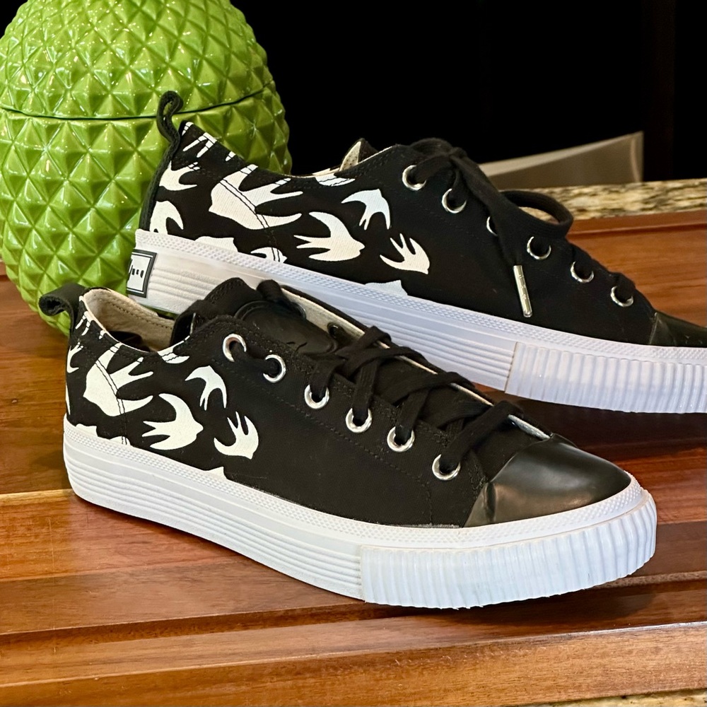MCQ Alexander McQueen Swallow Cap Toe Sneakers